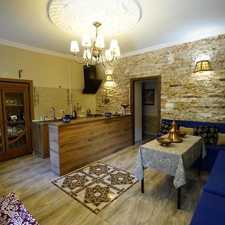 Hotel Daisy S Home Kutaisi Esterno foto