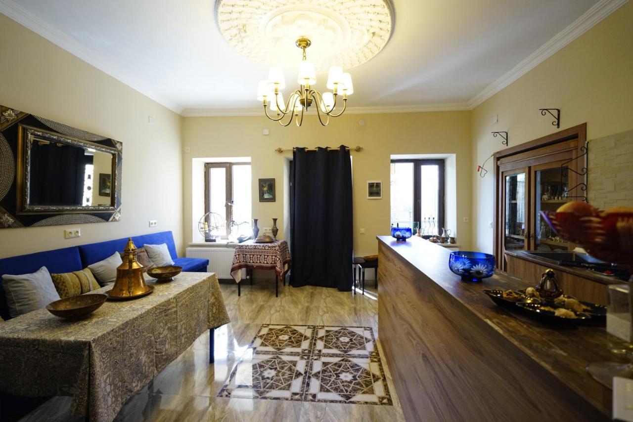 Hotel Daisy S Home Kutaisi Esterno foto
