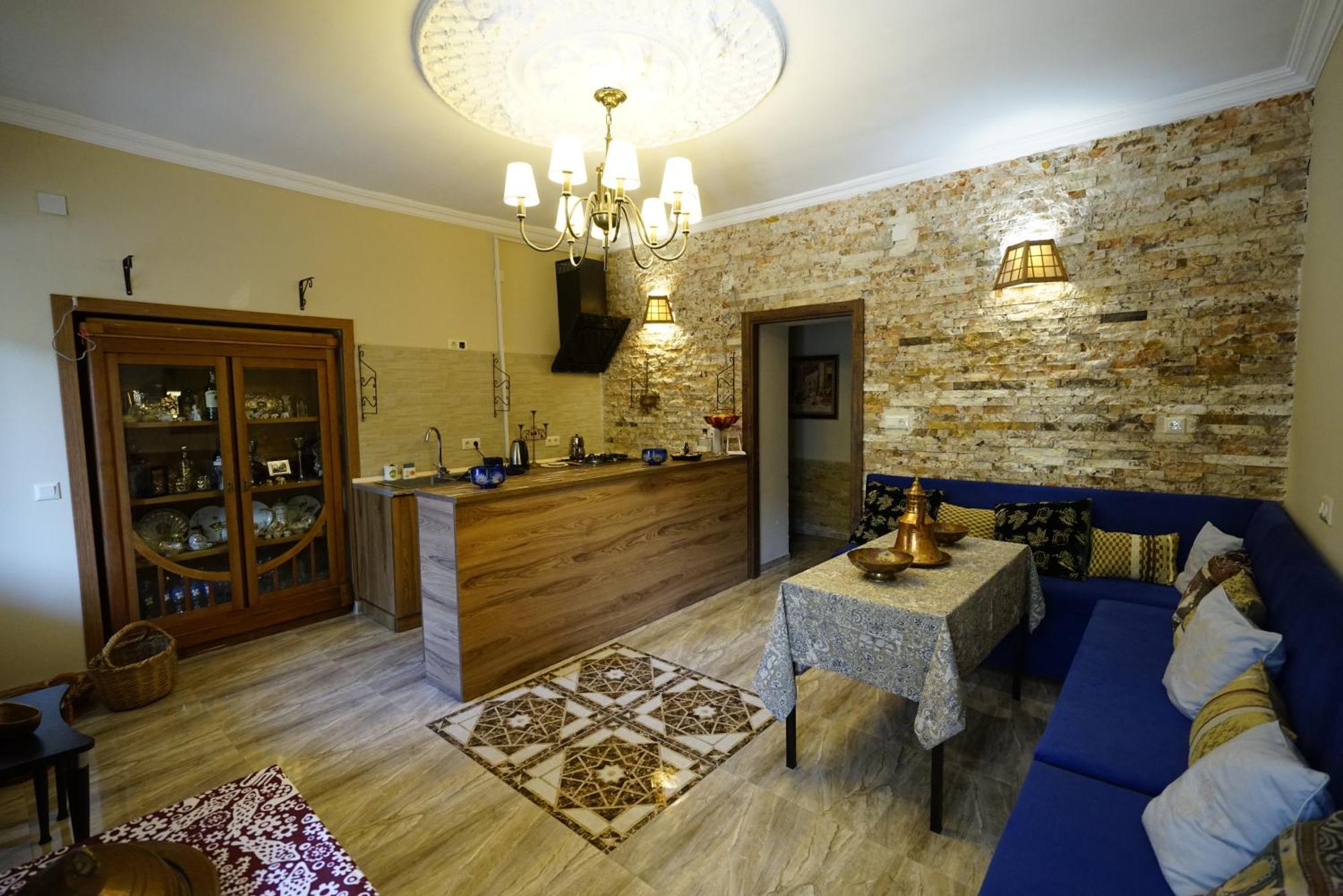 Hotel Daisy S Home Kutaisi Esterno foto