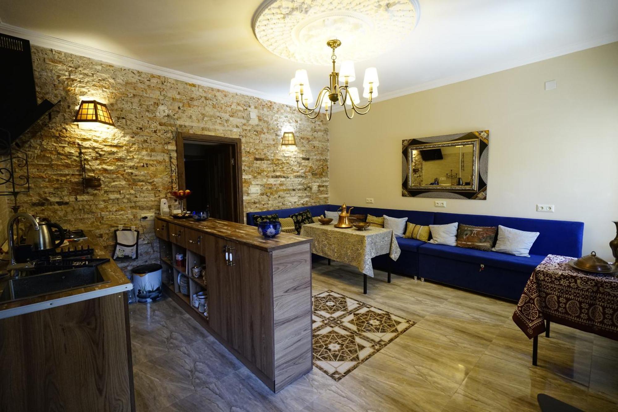 Hotel Daisy S Home Kutaisi Esterno foto