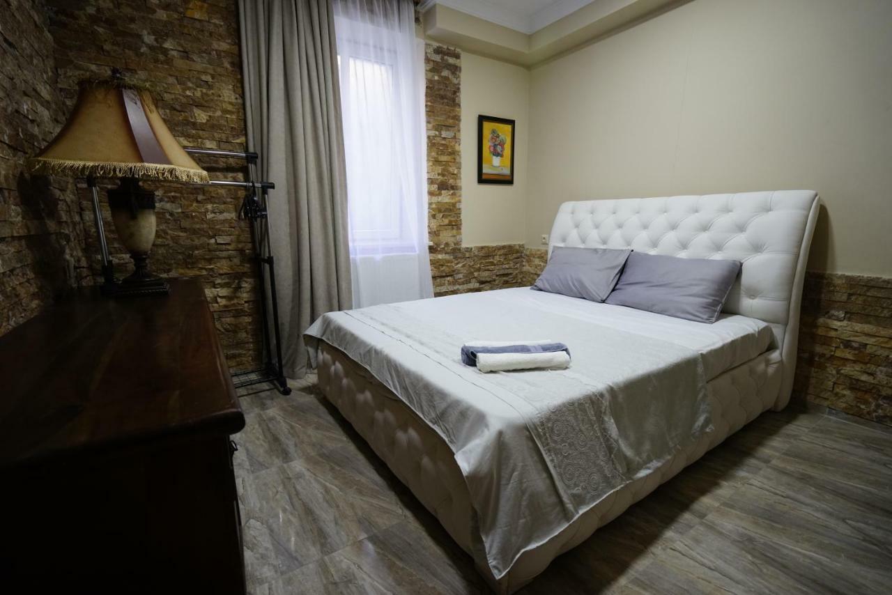 Hotel Daisy S Home Kutaisi Esterno foto